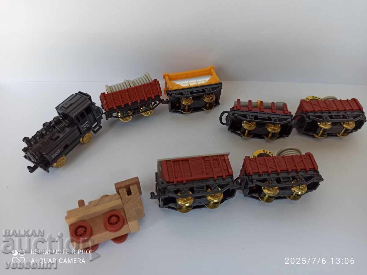 Lot jucării Kinder vechi locomotivă manevră vagon kinder ouă cu preț 28.00 BGN | € 14.32