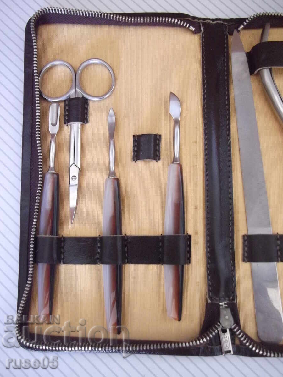 Комплект за маникюр и педикюр в кожен несесер с цена 20.00 лв. | € 10.23 Комплект за маникюр и педикюр в кожен несесер с цена 20.00 лв. | € 10.23