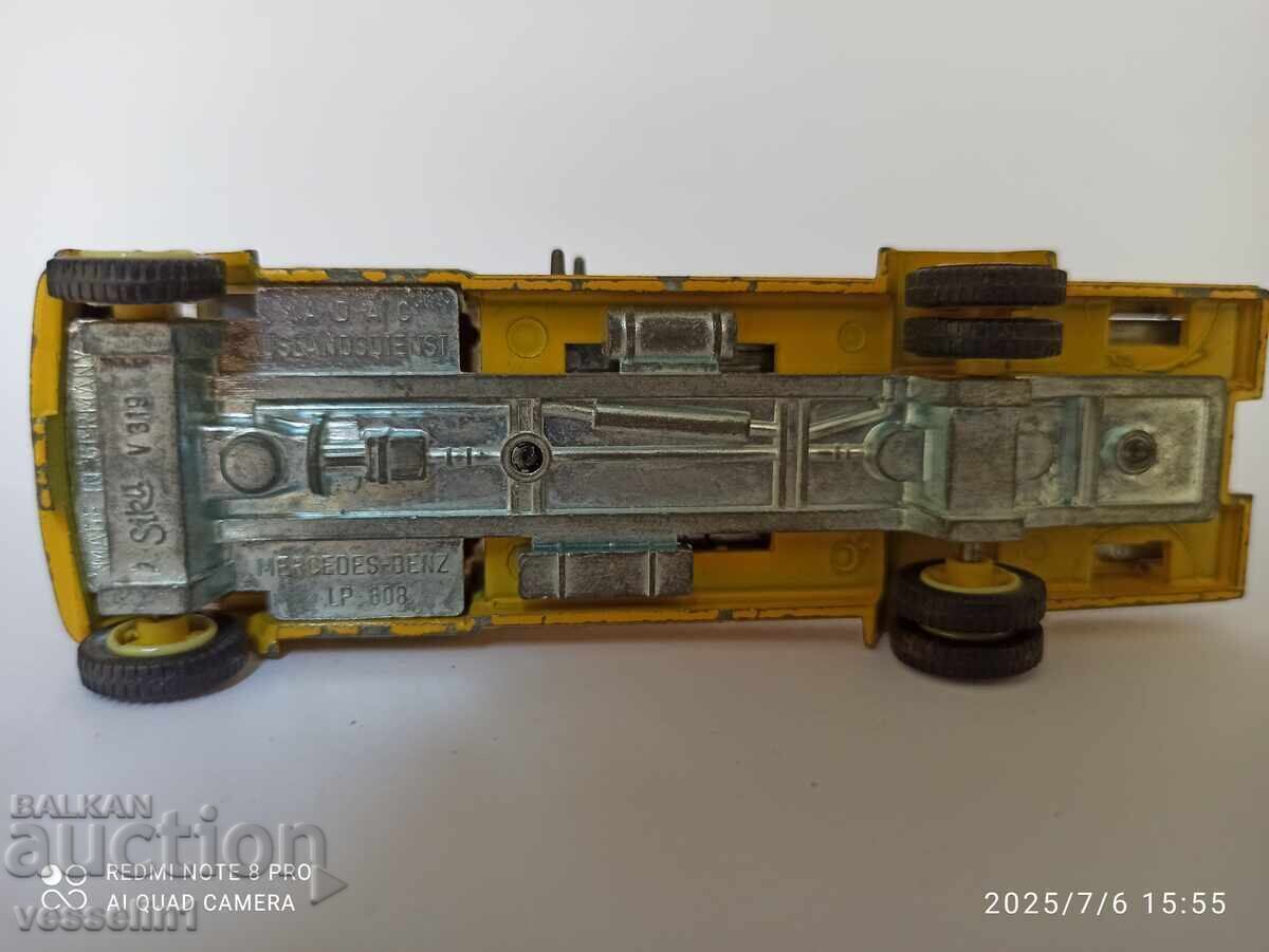 Παράδοση Παλιό παιχνίδι siku με την παλιά επιγραφή οδική βοήθεια Mercedes LP