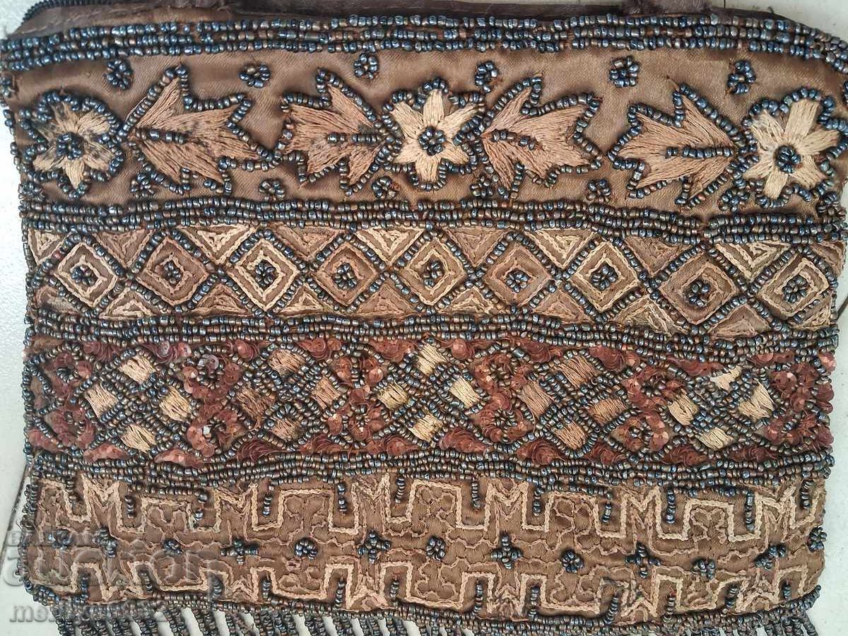 Дамска чанта на градска кокона маниста нач 20ти век УНИКАТ с цена 188.00 лв. | € 96.12 Дамска чанта на градска кокона маниста нач 20ти век УНИКАТ с цена 188.00 лв. | € 96.12