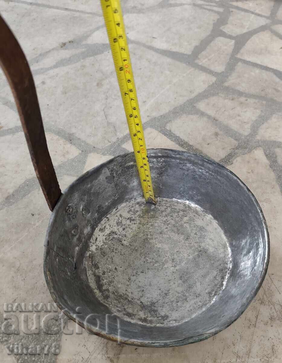 Licitație tigaie veche de cupru