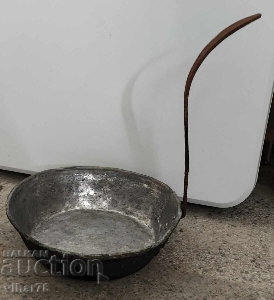 Livrarea tigaie veche de cupru