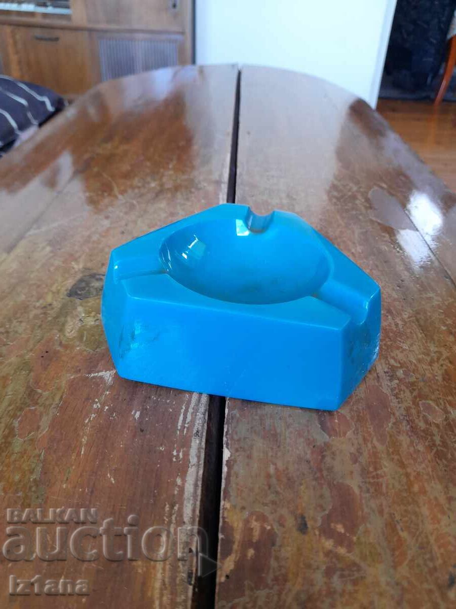 scrumieră veche cu preț 27.00 BGN | € 13.80