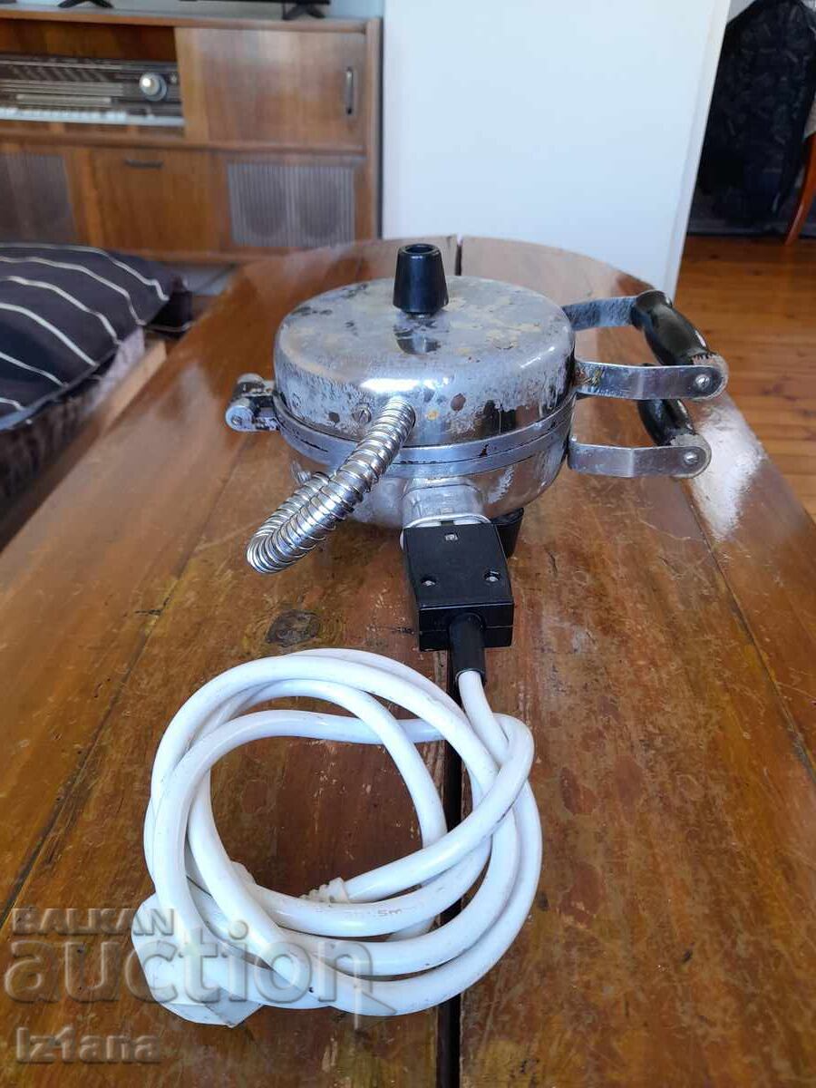 Old waffle maker, toaster with price 65.00 BGN | € 33.23