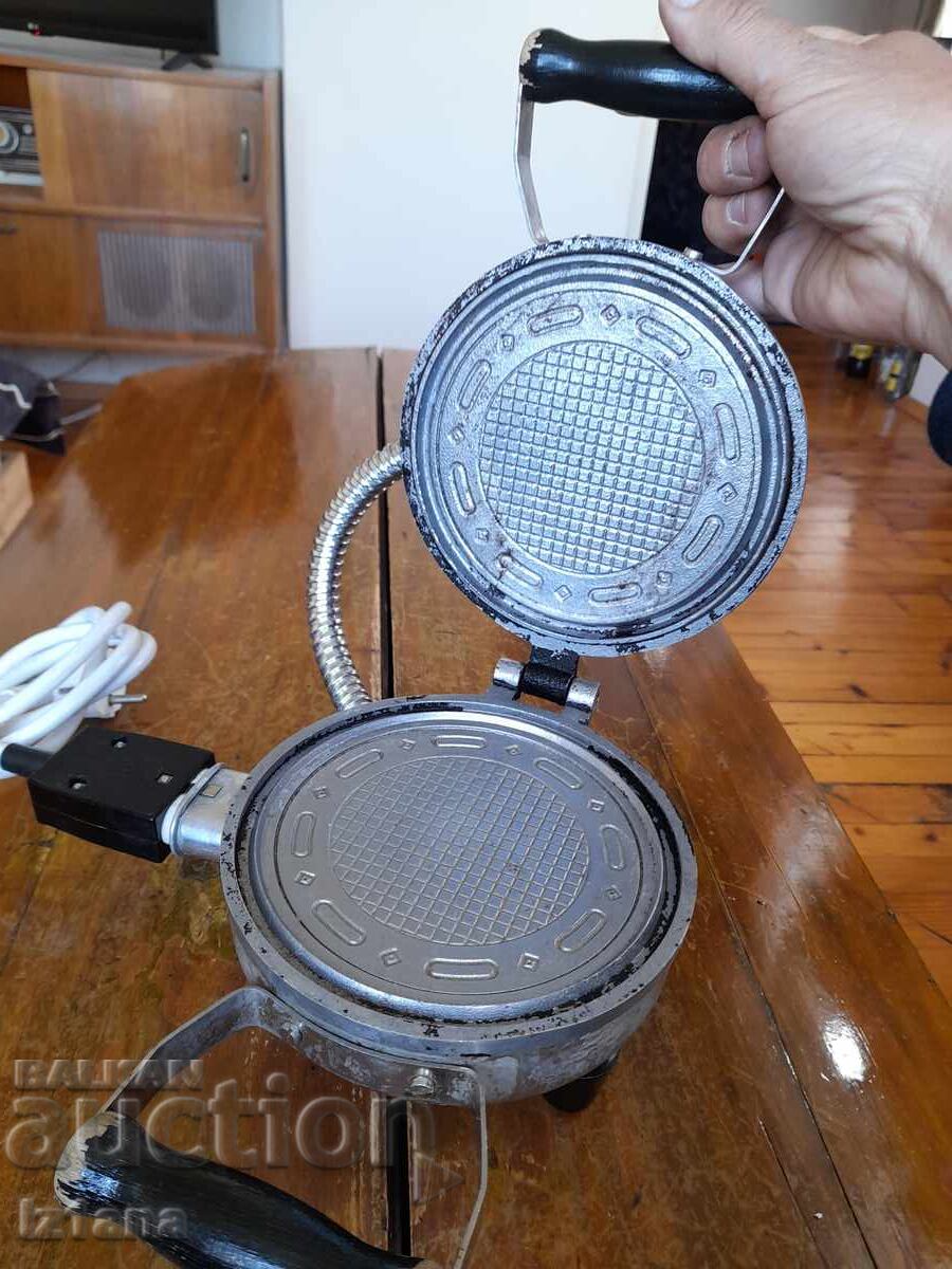 Old waffle maker, toaster - 5