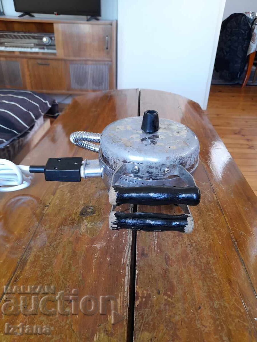 Old waffle maker, toaster