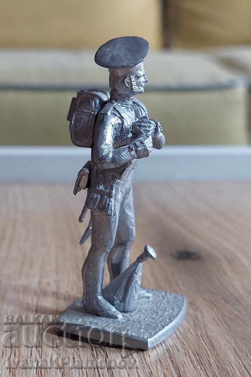 O figurină de plumb pentru colecționari cu preț € 10.00 | 19.56 BGN