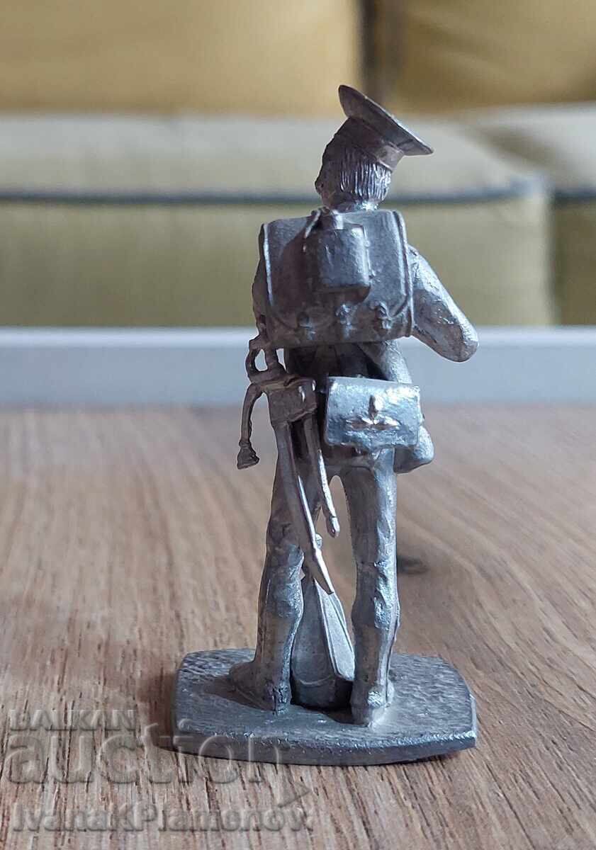 Delivery of A lead figurine for collectors