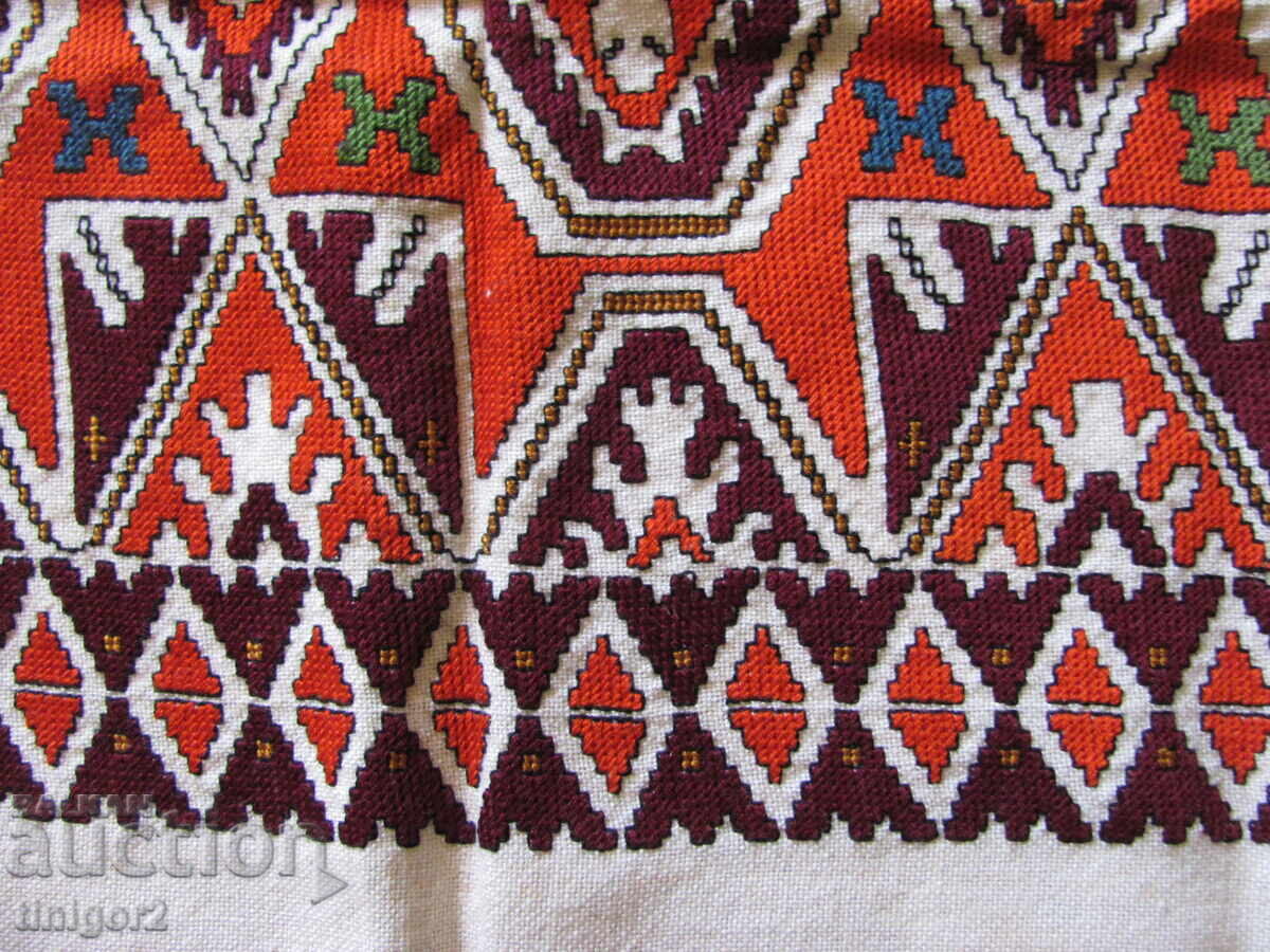 Delivery of Hand embroidery for a pillow, folk motifs Delivery of Hand embroidery for a pillow, folk motifs