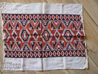 Broderie manuală pentru pernă, motive folclorice