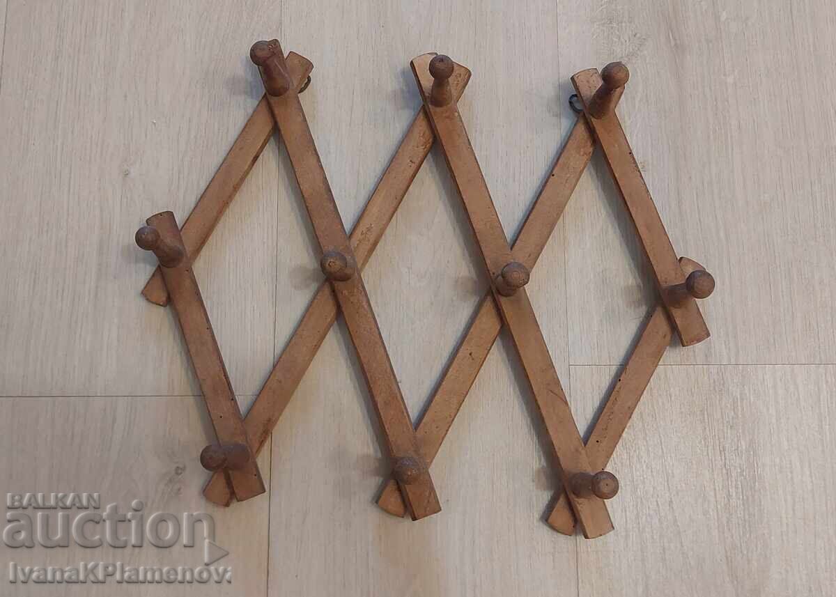 Umeraș vintage din lemn pentru cunoscători