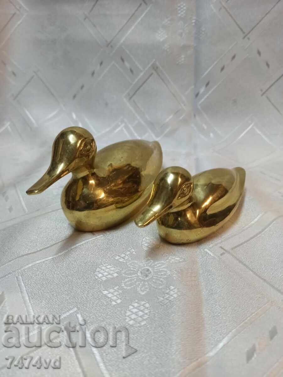 Delivery of 2 BRONZE DUCKS