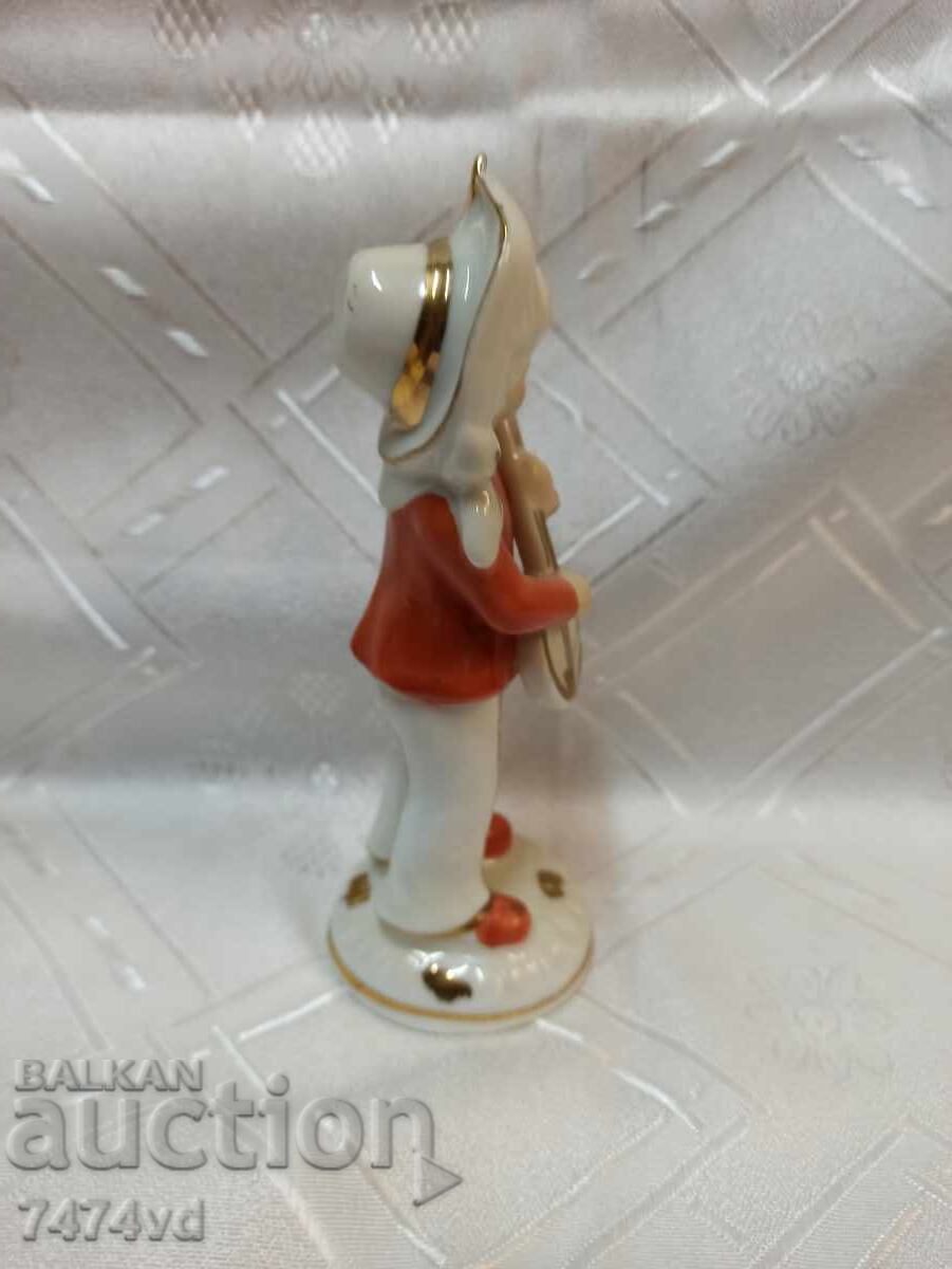 Auction PORCELAIN FIGURE - MUSICIAN, KOREA Auction PORCELAIN FIGURE - MUSICIAN, KOREA