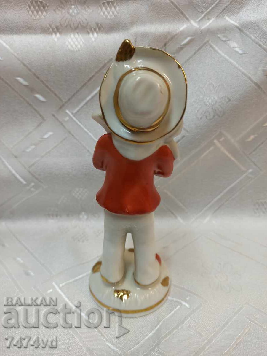 Delivery of PORCELAIN FIGURE - MUSICIAN, KOREA Delivery of PORCELAIN FIGURE - MUSICIAN, KOREA