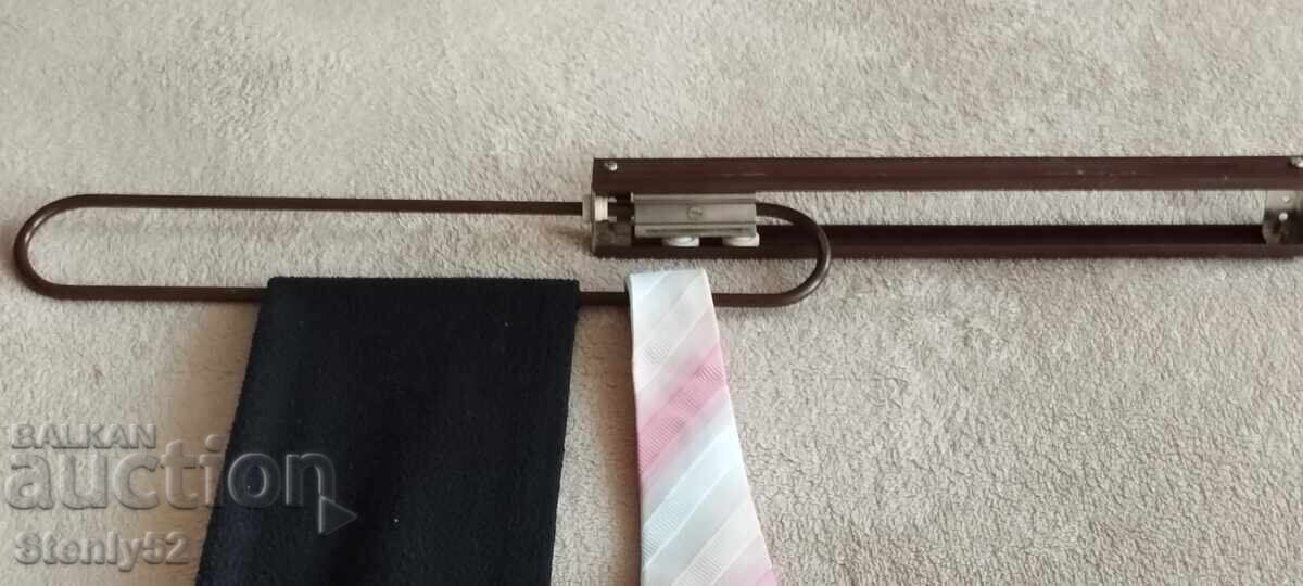 Метална закачалка за шалове, вратовръзки. 20 лв с цена 10.00 лв. | € 5.11