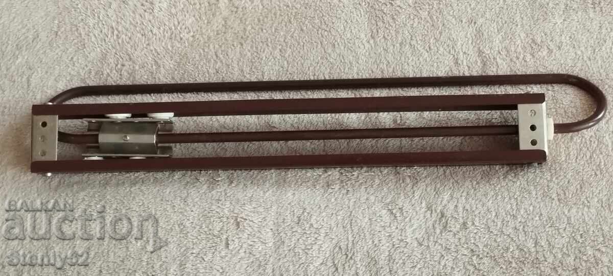 Аукцион Метална закачалка за шалове, вратовръзки. Аукцион Метална закачалка за шалове, вратовръзки.