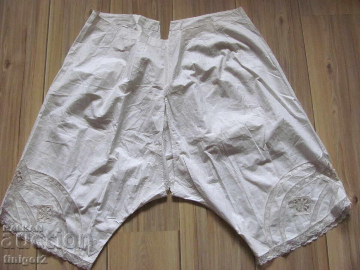 Lenjerie de damă victoriană din secolul al XIX-lea, cu dantelă Lenjerie de damă victoriană din secolul al XIX-lea, cu dantelă