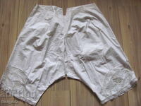 Lenjerie de damă victoriană din secolul al XIX-lea, cu dantelă