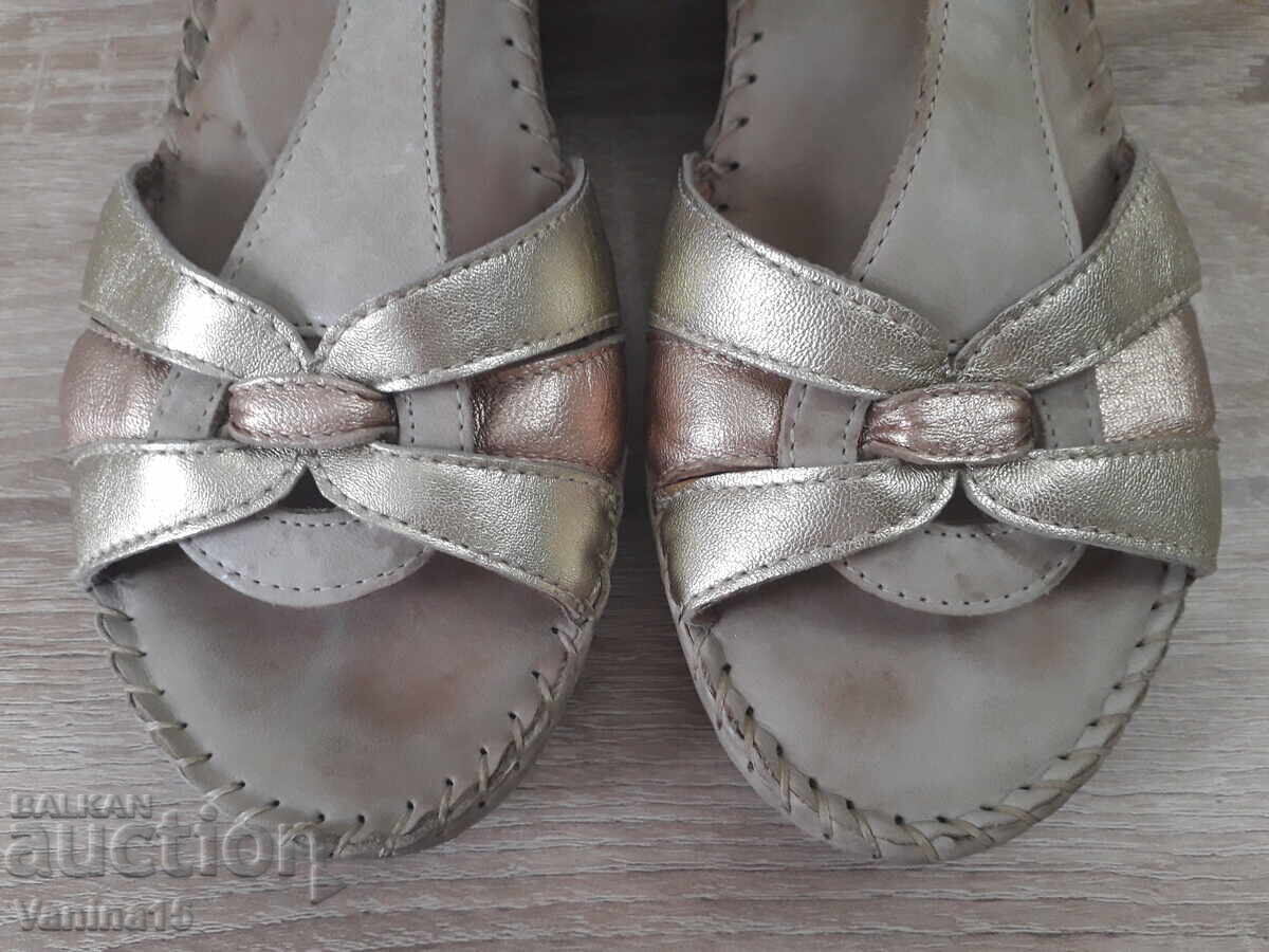 Riposella sandale import din piele naturală, 38 cu preț 60.00 BGN | € 30.68 Riposella sandale import din piele naturală, 38 cu preț 60.00 BGN | € 30.68