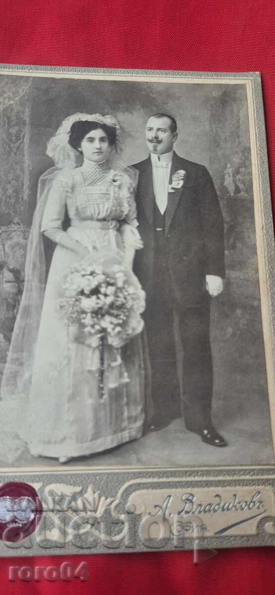 IANIN IZVOR - ANNA KARIMA cu preț € 19.99 | 39.10 BGN