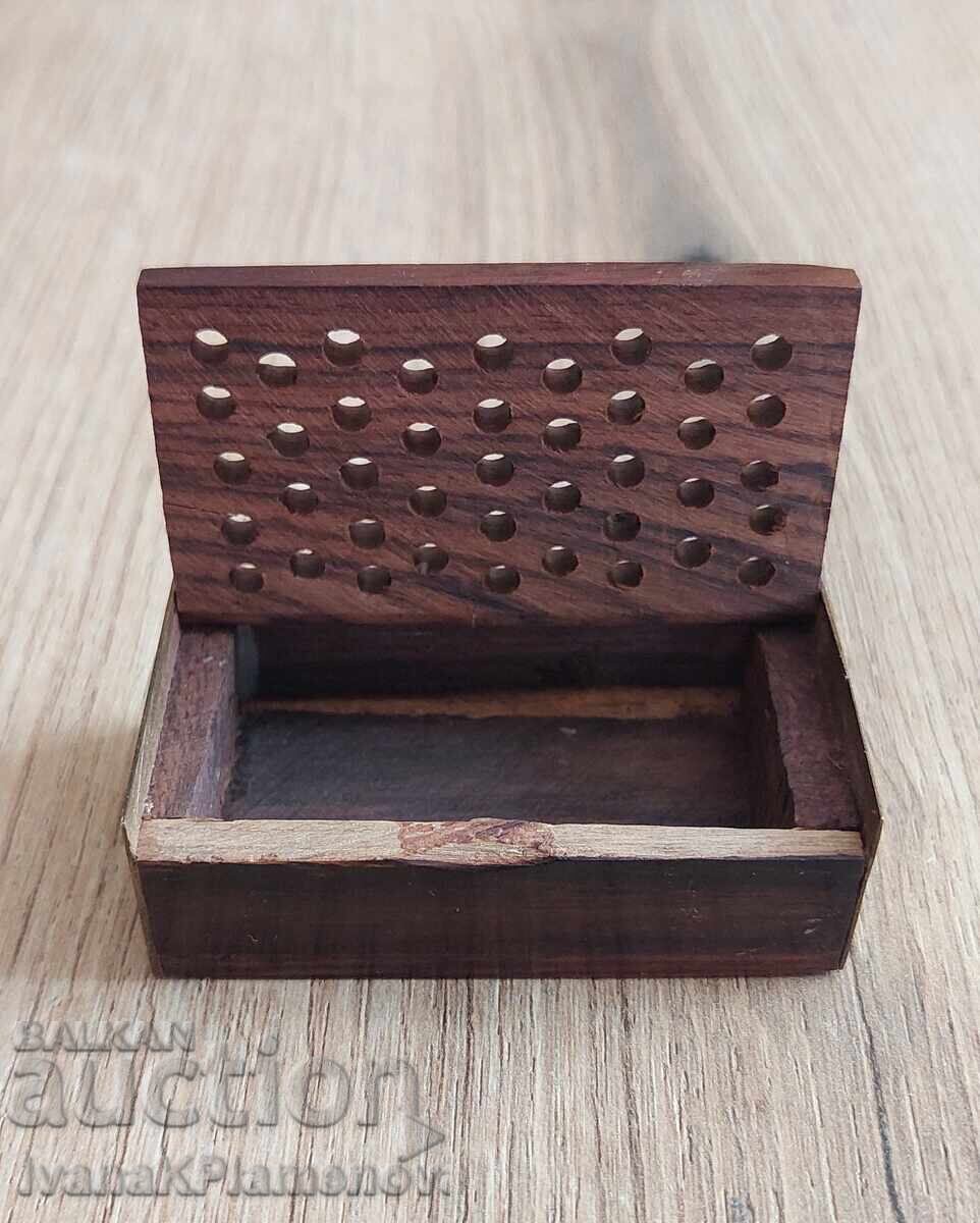 Auction  Wooden box inlaid with brass for connoisseurs