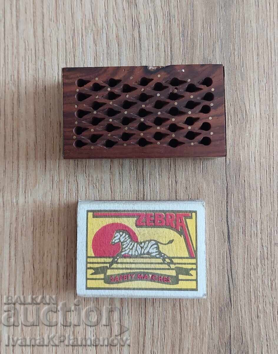 Wooden box inlaid with brass for connoisseurs - 5