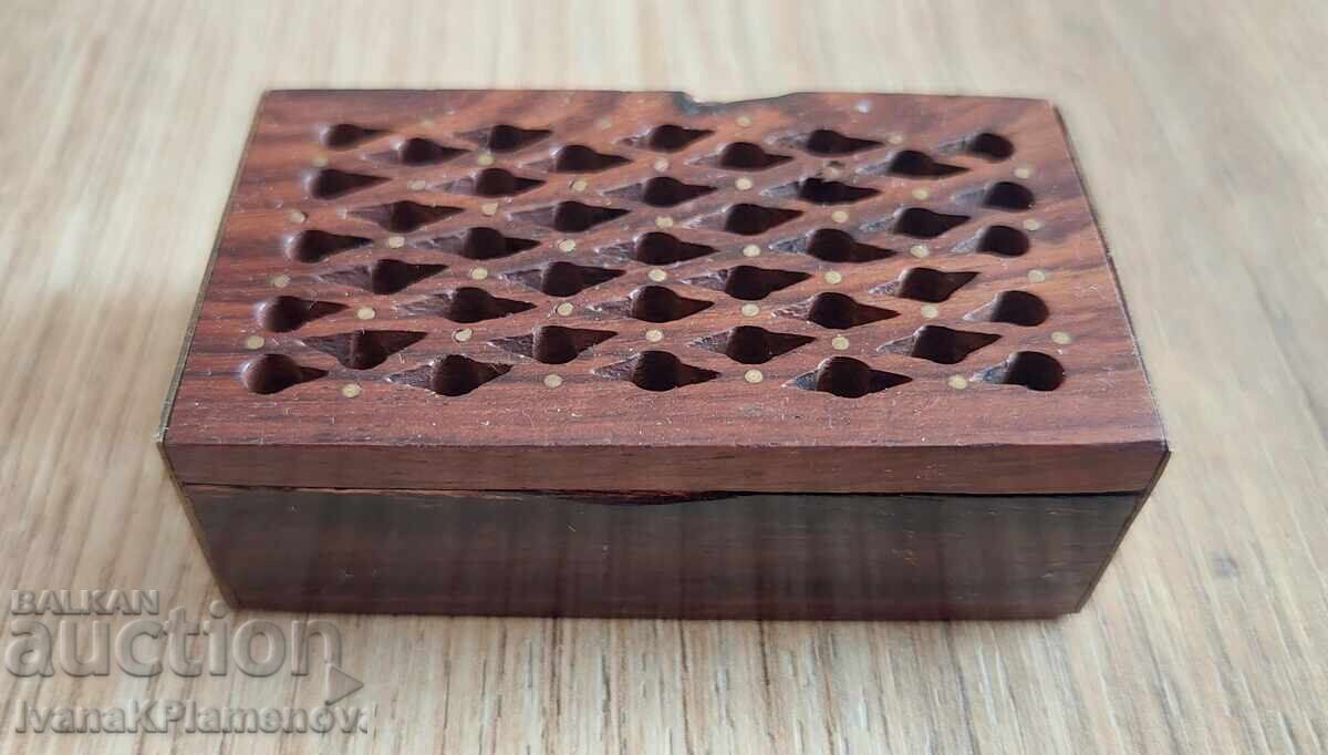 Wooden box inlaid with brass for connoisseurs