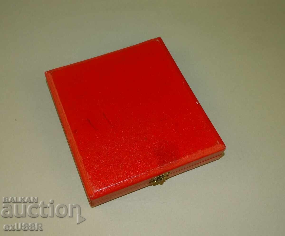 Box for the Order of Civil Merit, Ladies' Cross, 3rd Class with price 140.00 BGN | € 71.58