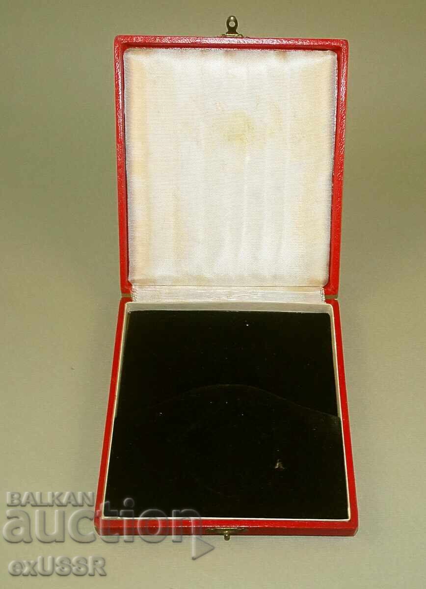 Box for the Order of Civil Merit, Ladies' Cross, 3rd Class - 7