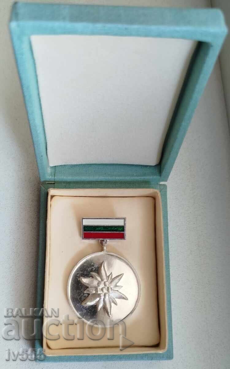 FOR SALE: OLD RARE BREAST BADGE FOR SPECIAL MERIT OF BTS with price 100.00 BGN | € 51.13