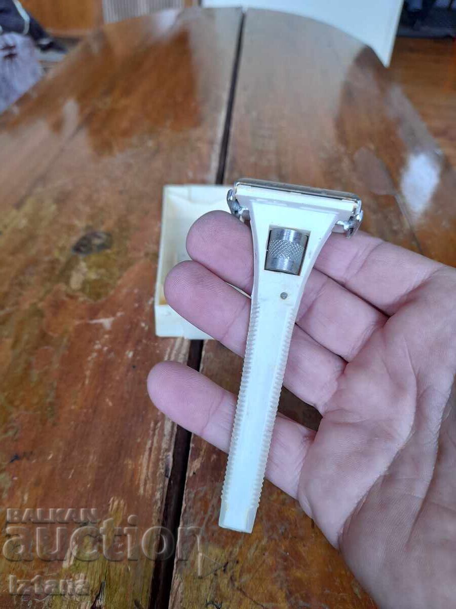 Δημοπρασία Ένα παλιό ξυράφι