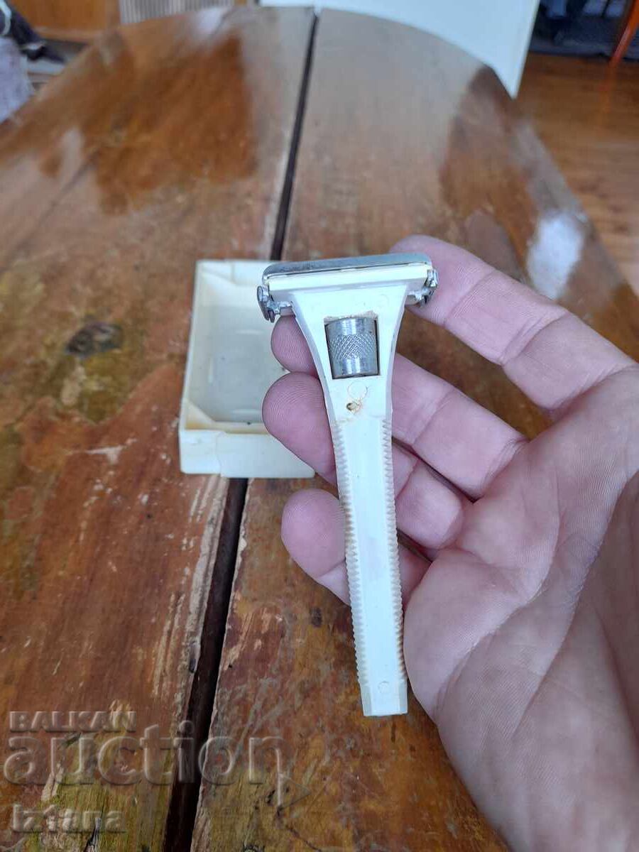 Παράδοση Ένα παλιό ξυράφι