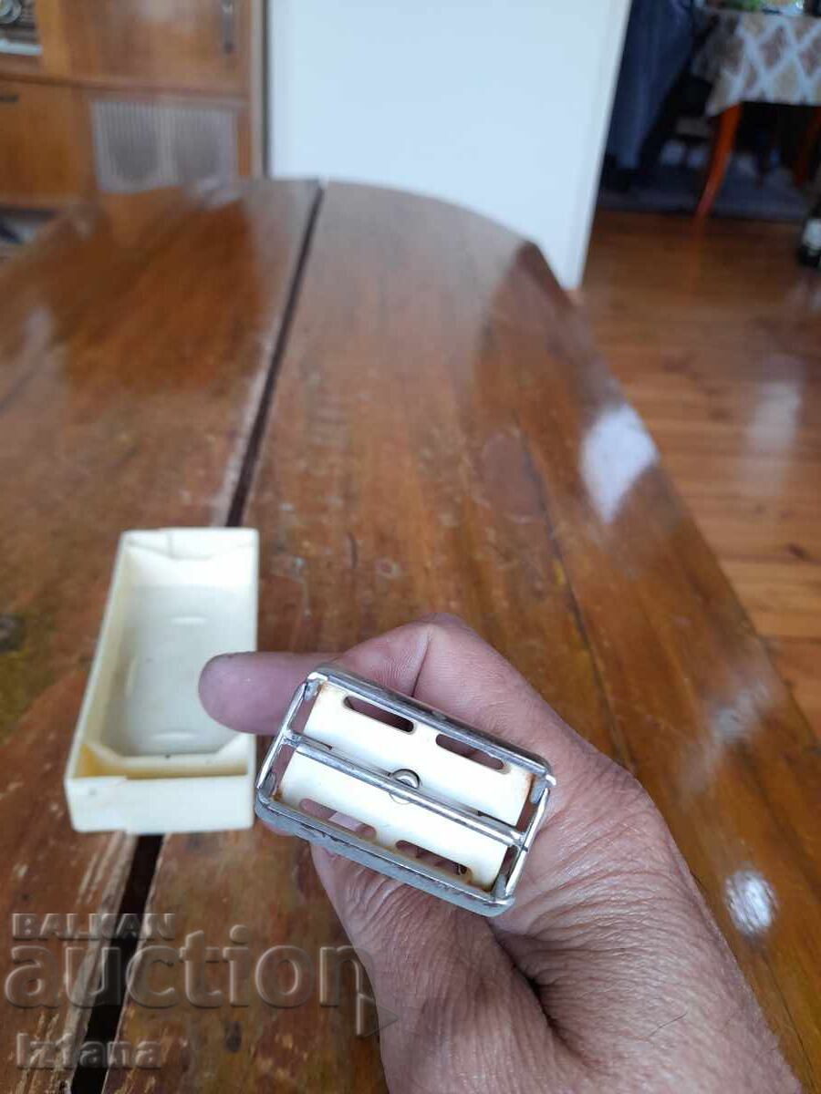 Ένα παλιό ξυράφι - 7