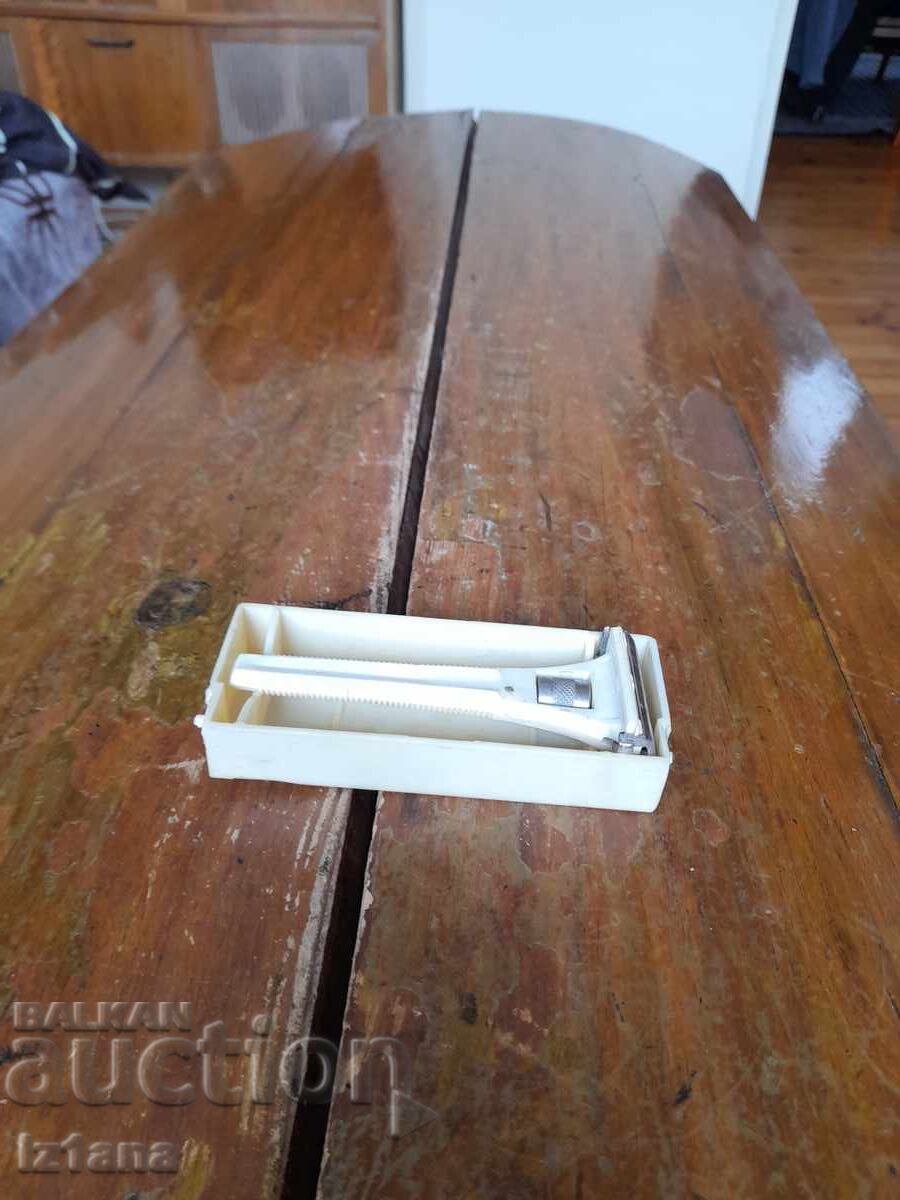 Ένα παλιό ξυράφι