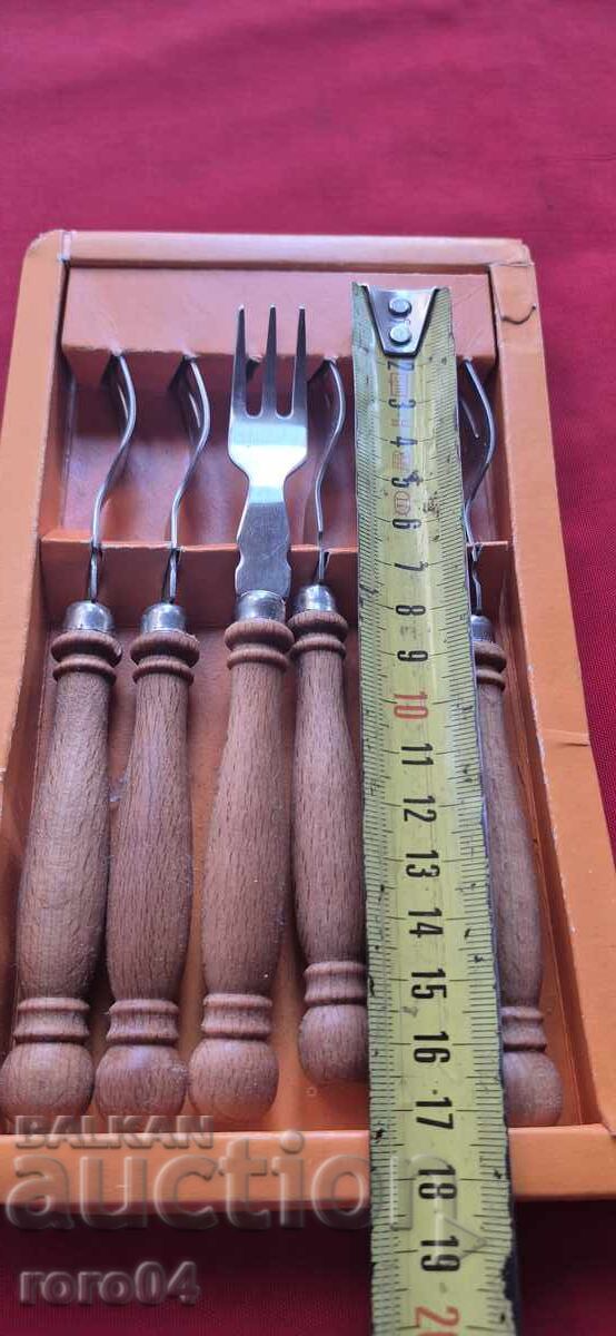 Auction  FORKS MEDIUM - PETKO DENEV - 1978 - NEW