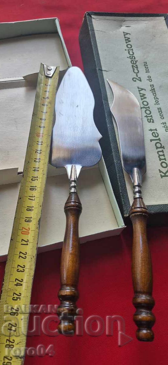 Licitație SET DE TACÂMURI PENTRU TORT - NOU Licitație SET DE TACÂMURI PENTRU TORT - NOU