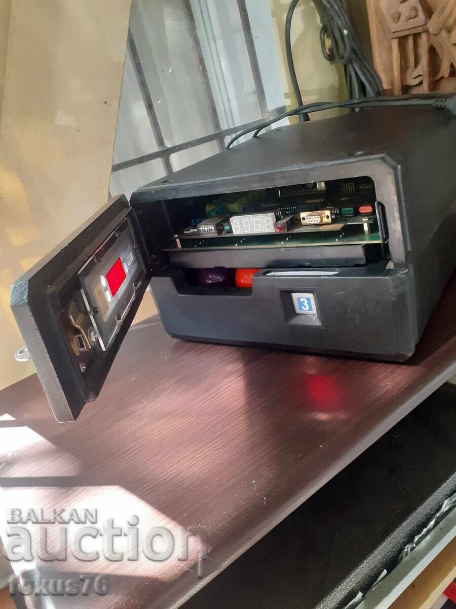 Livrarea Set de biliard - casă cu numărător și set de bile vechi Livrarea Set de biliard - casă cu numărător și set de bile vechi