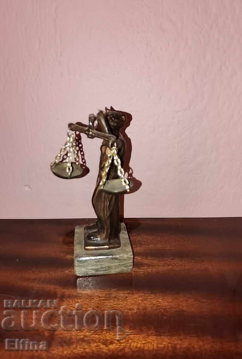 Statuetă de bronz zeița justiției Themis original cu preț 250.00 BGN | € 127.82
