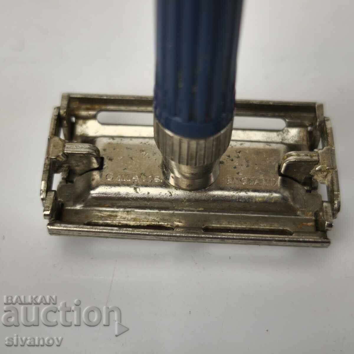 Licitație Aparat de ras Gillette Slim Twist Made in England #6054 Licitație Aparat de ras Gillette Slim Twist Made in England #6054