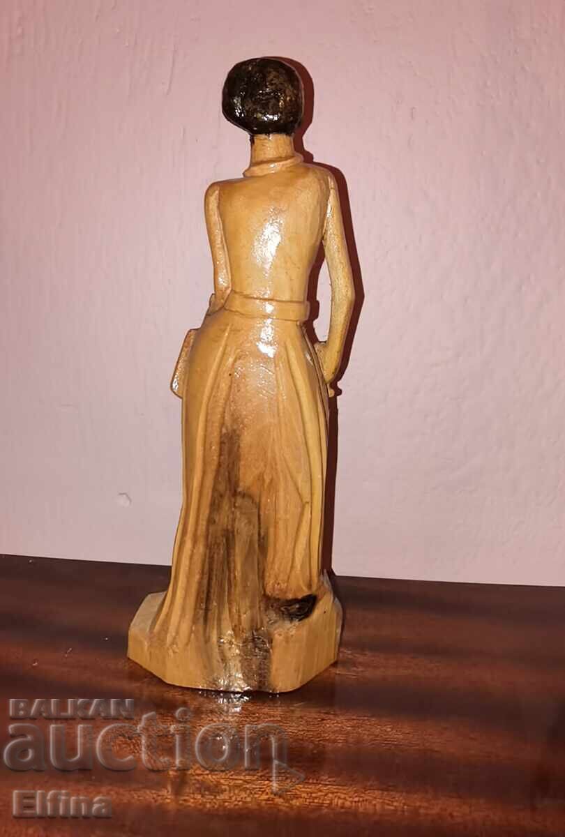 Auction  Elegant wooden statuette of the goddess of justice Themis