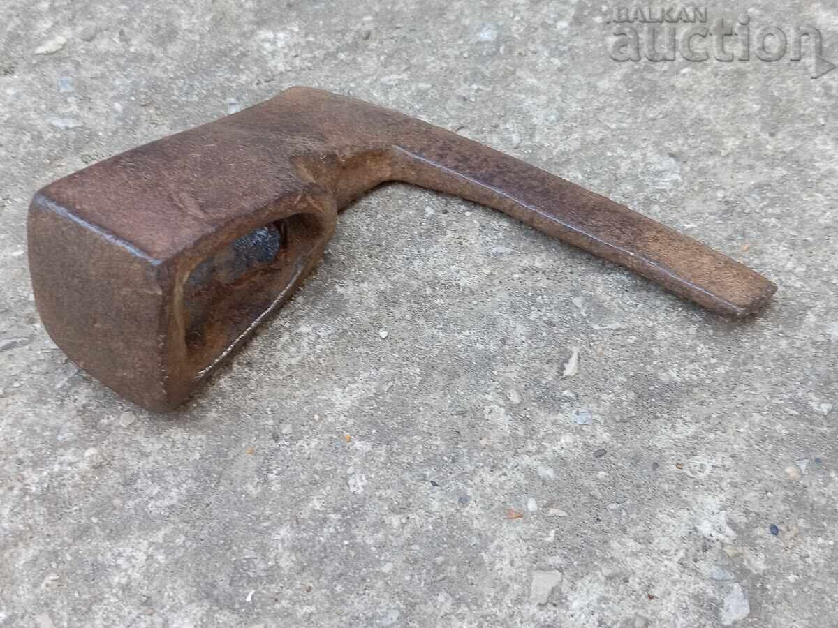 старинна ръчно кована брадва примитив - 5