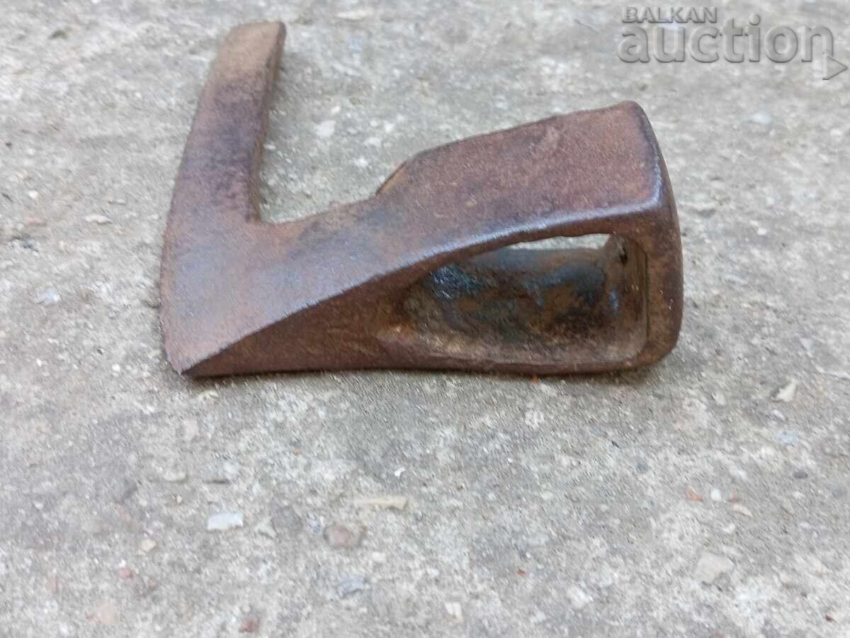 старинна ръчно кована брадва примитив - 7