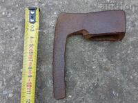 старинна ръчно кована брадва примитив