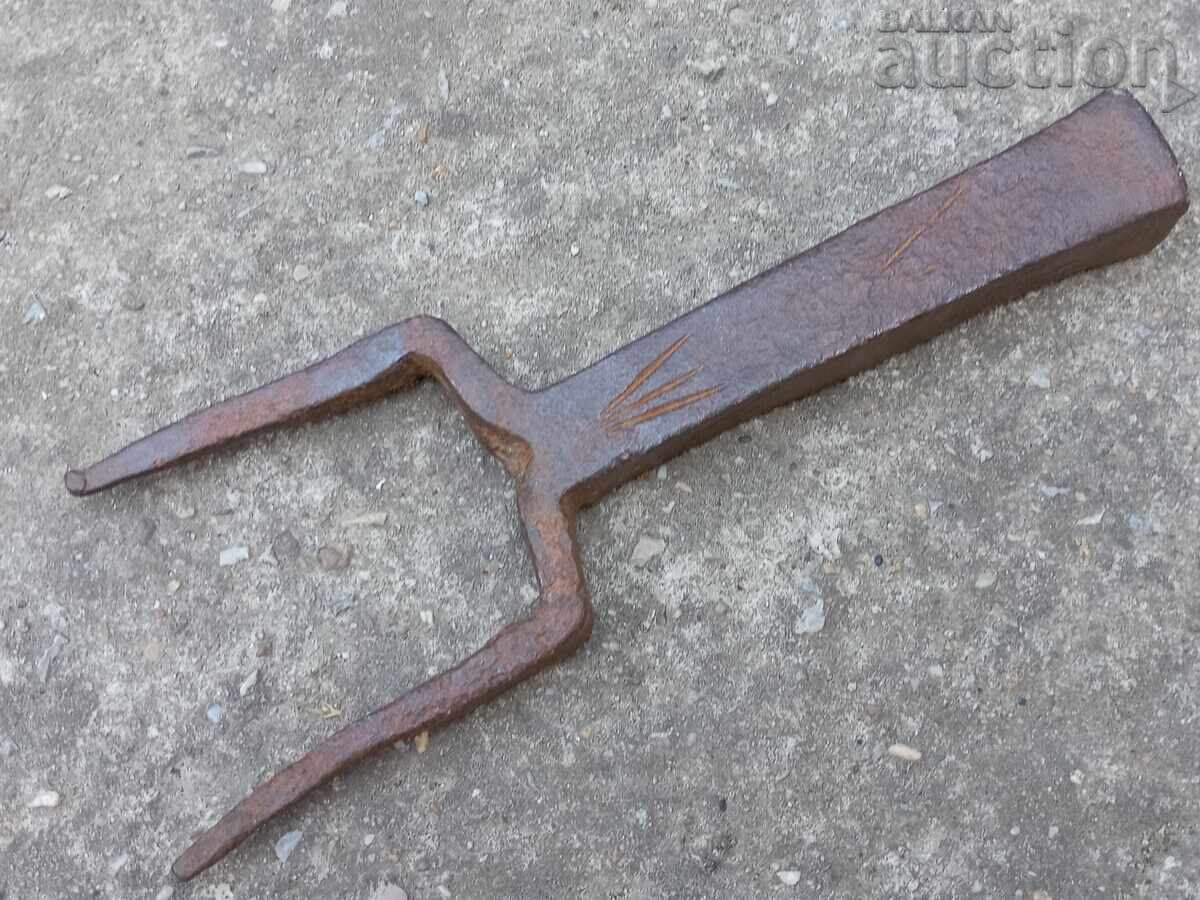 Δημοπρασία αρχαίο πρωτόγονο αμόνι