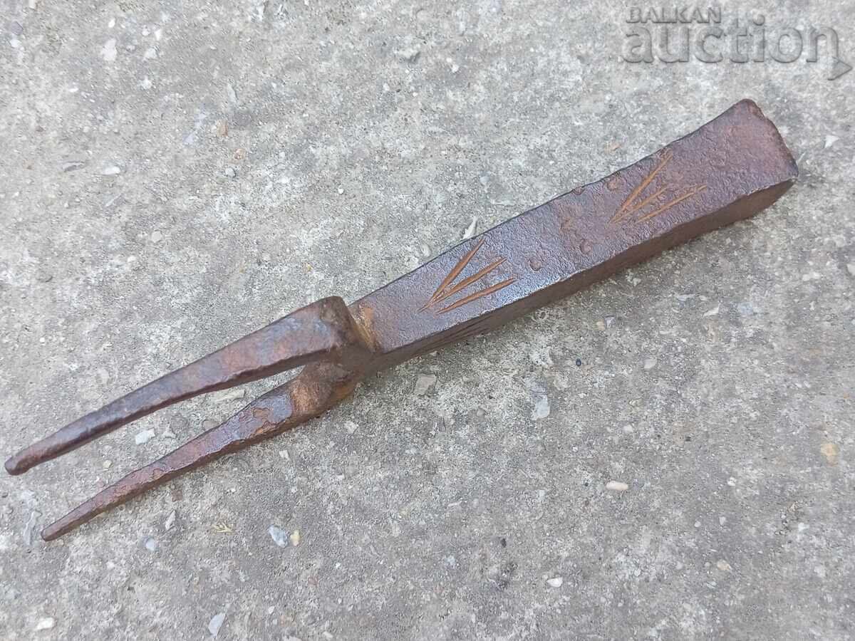 Παράδοση αρχαίο πρωτόγονο αμόνι