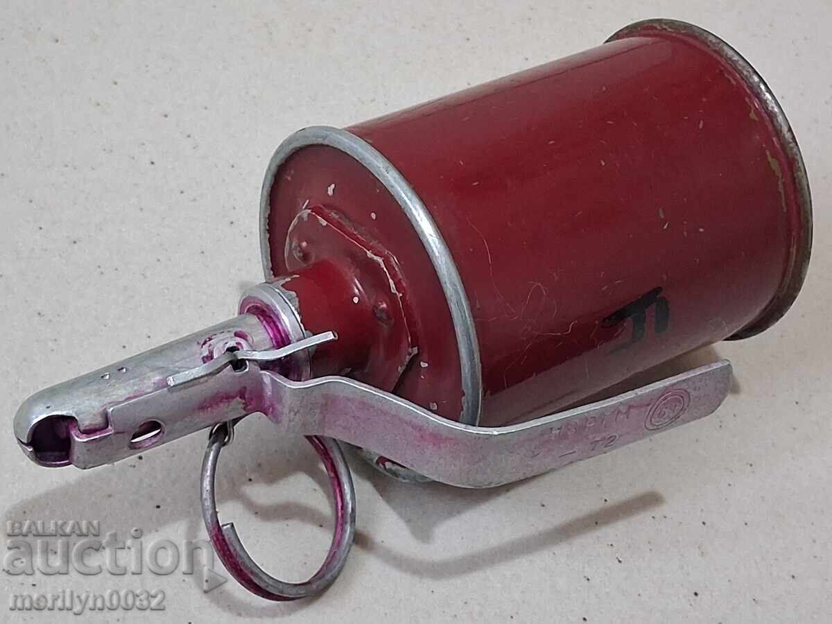 Παράδοση Εκπαιδευτική χειροβομβίδα RG-42 WW2 από το θάλαμο εκπαίδευσης ΑΣΦΑΛΙΣΜΕΝΗ