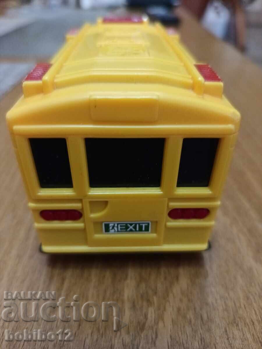 Auction School bus 15cm Auction School bus 15cm