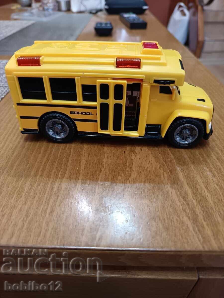 Livrarea Autobuz școlar 15cm