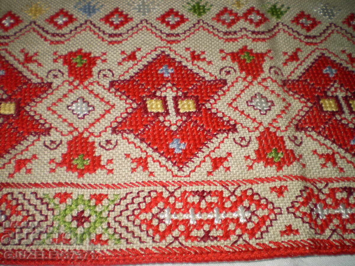 Κεντημένο λινό τραπεζομάντηλο Βουλγαρική κεντητική χειροποίητη κέντημα με τιμή 99.00 BGN | € 50.62 Κεντημένο λινό τραπεζομάντηλο Βουλγαρική κεντητική χειροποίητη κέντημα με τιμή 99.00 BGN | € 50.62