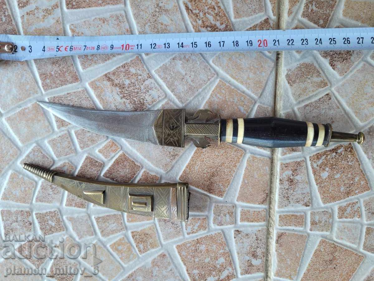 Livrarea Cuțit, pumnal, pumnal